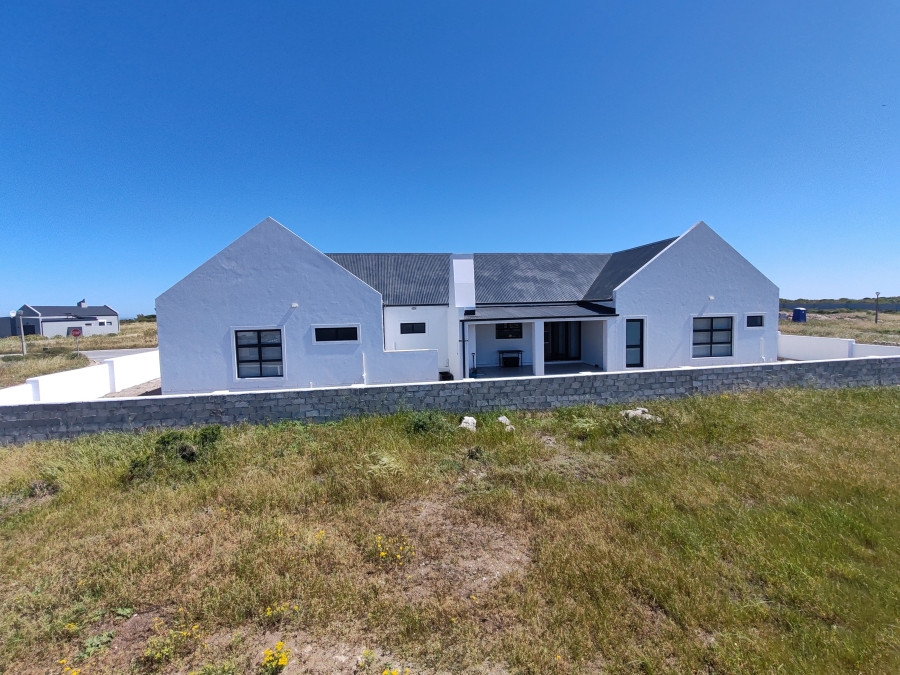 4 Bedroom Property for Sale in Hoogland Western Cape